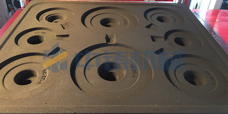 安徽铸造厂家使用中铸造型机生产汽车配件