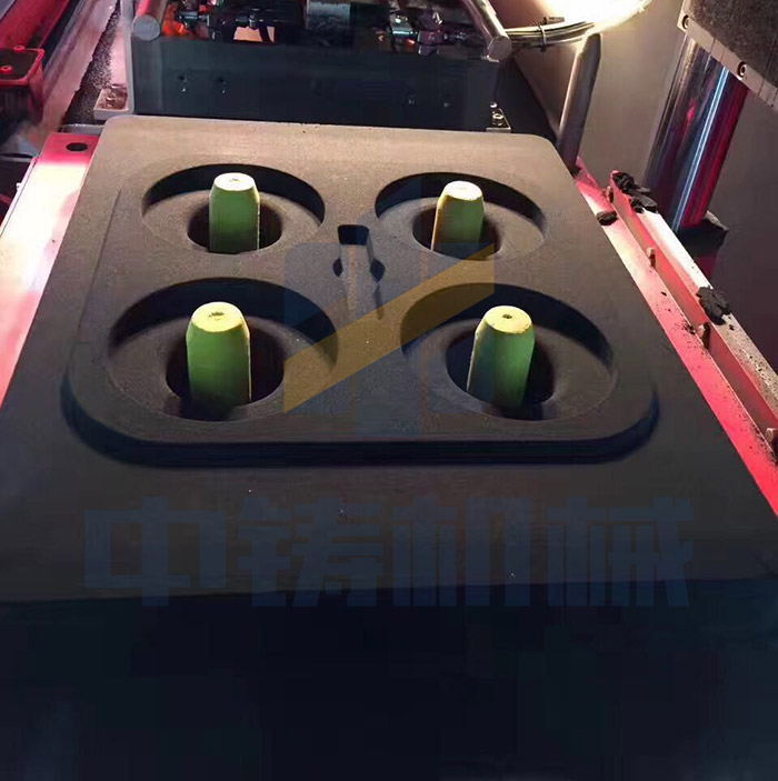 全自动造型机砂型效果.jpg